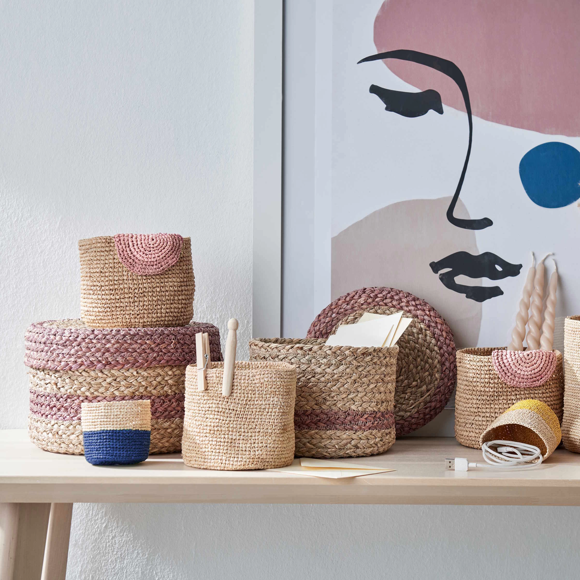 Korb Handgefertigt Aus Raffia Ø8cm ISALO In Natur-Blau 4 Korb Handgefertigt Aus Raffia Ø8cm ISALO In Natur-Blau – Bild 2